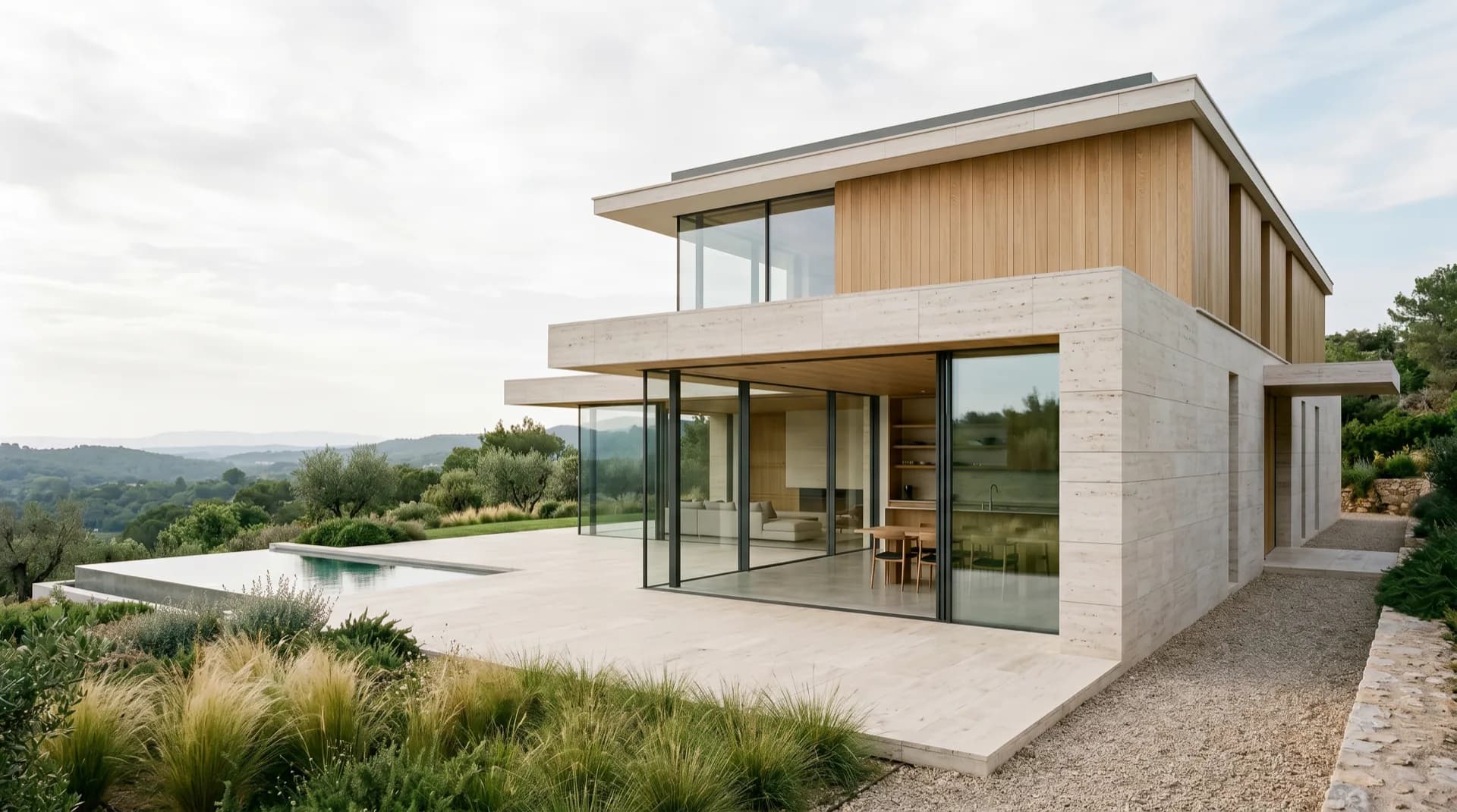 Villa contemporánea con envolvente de piedra clara, madera y vidrio