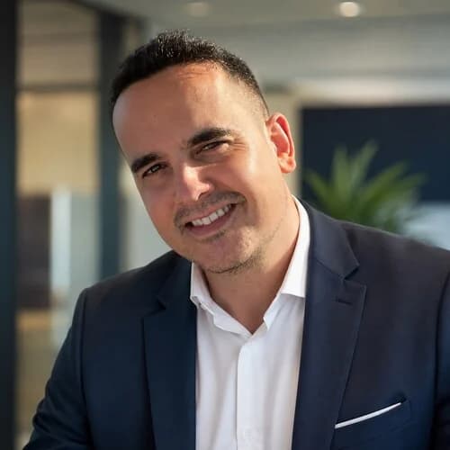 Alejandro Rodríguez Castro — Operaciones y promoción